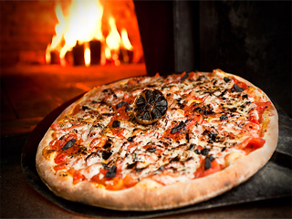 Presto Pizzas lança primeira pizza com Alho Negro